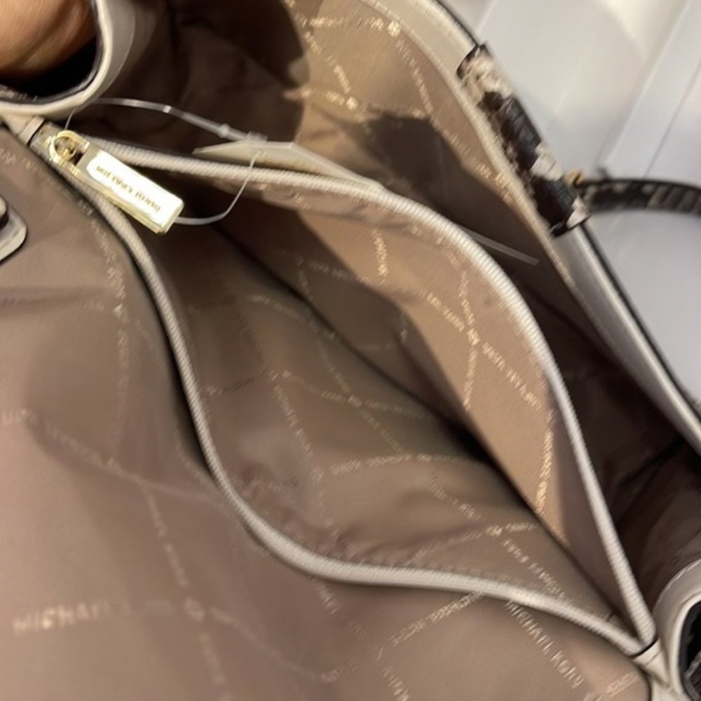 Michael Kors Sonia Medium Snake Embossed Shoulder Bag Natural - Picture 6 of 16